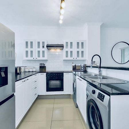 2 Bedroom 2 Bath Luxury - Sandton Cbd Johannesburg Bagian luar foto