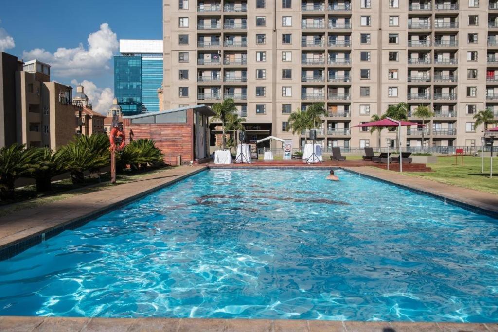 2 Bedroom 2 Bath Luxury - Sandton Cbd Johannesburg Bagian luar foto
