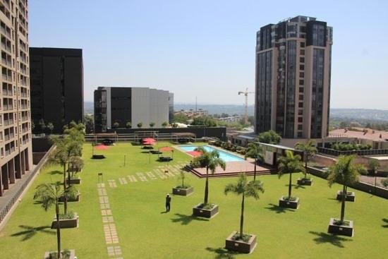 2 Bedroom 2 Bath Luxury - Sandton Cbd Johannesburg Bagian luar foto