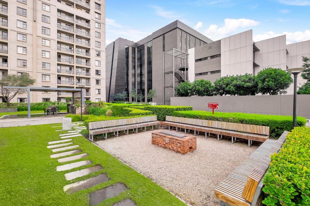 2 Bedroom 2 Bath Luxury - Sandton Cbd Johannesburg Bagian luar foto
