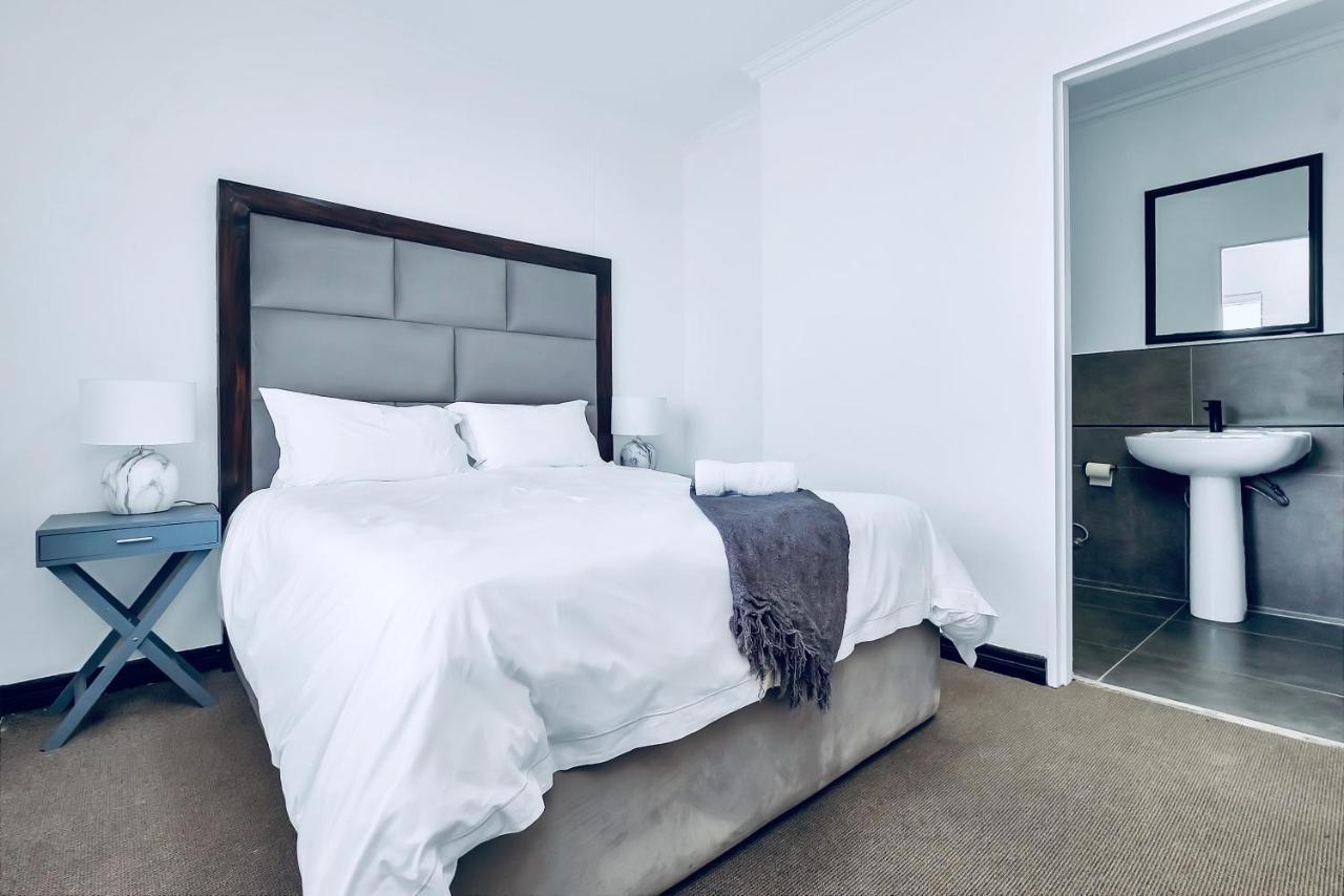 2 Bedroom 2 Bath Luxury - Sandton Cbd Johannesburg Bagian luar foto